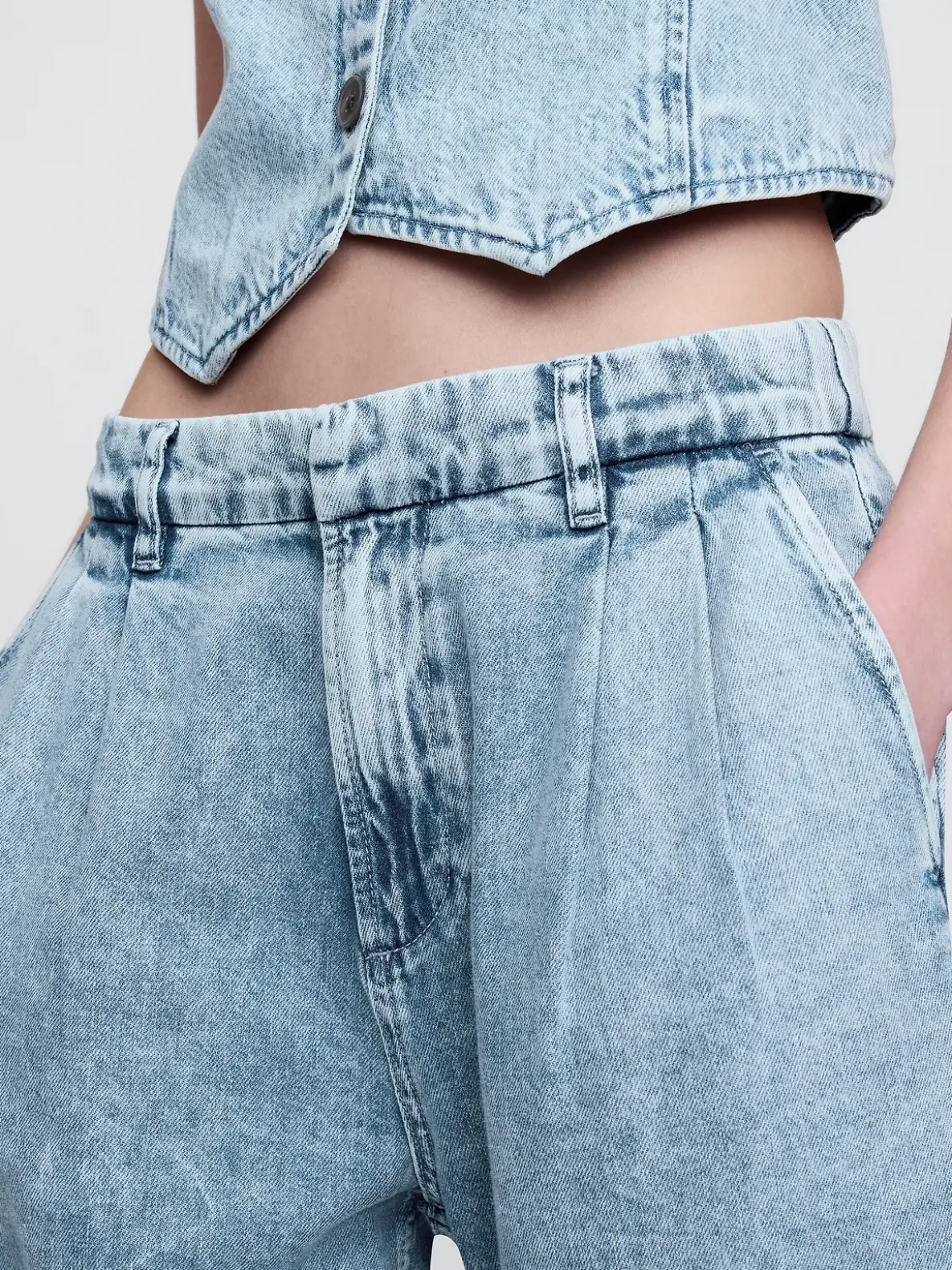 365 High Rise UltraSoft Denim Pleated Ankle Trousers