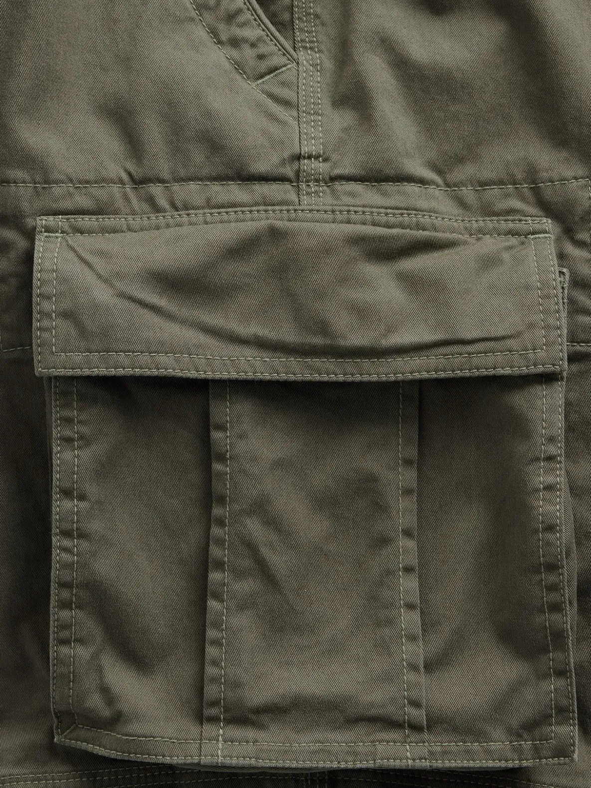 11" Relaxed Cargo Shorts