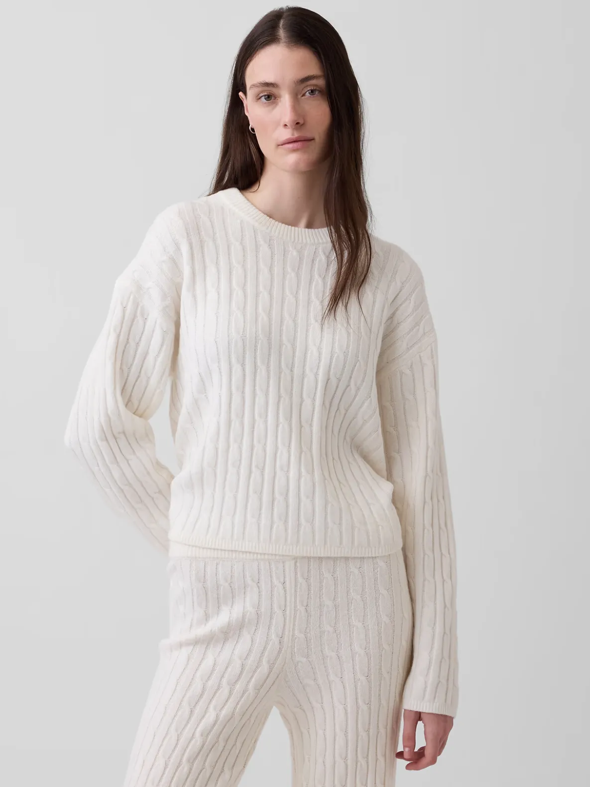 CashSoft Oversized Cable-Knit Sweater