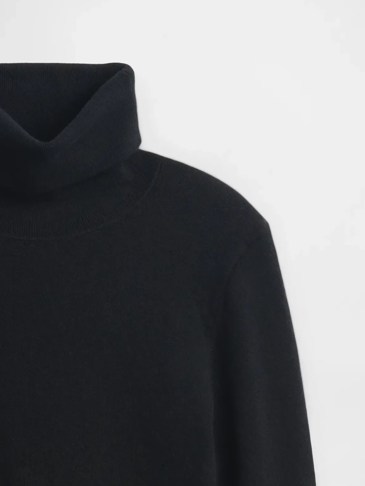 CashSoft Stretch Turtleneck Sweater
