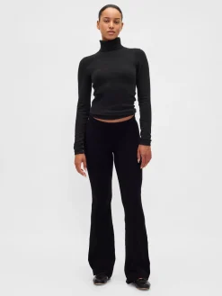 CashSoft Stretch Turtleneck Sweater