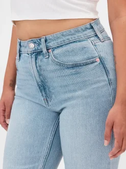 Curvy High Rise '90s Slim Straight Jeans