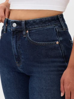 Curvy High Rise '90s Slim Straight Jeans