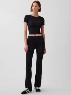 GapFit Smooth Reversible Wrap Crop Top