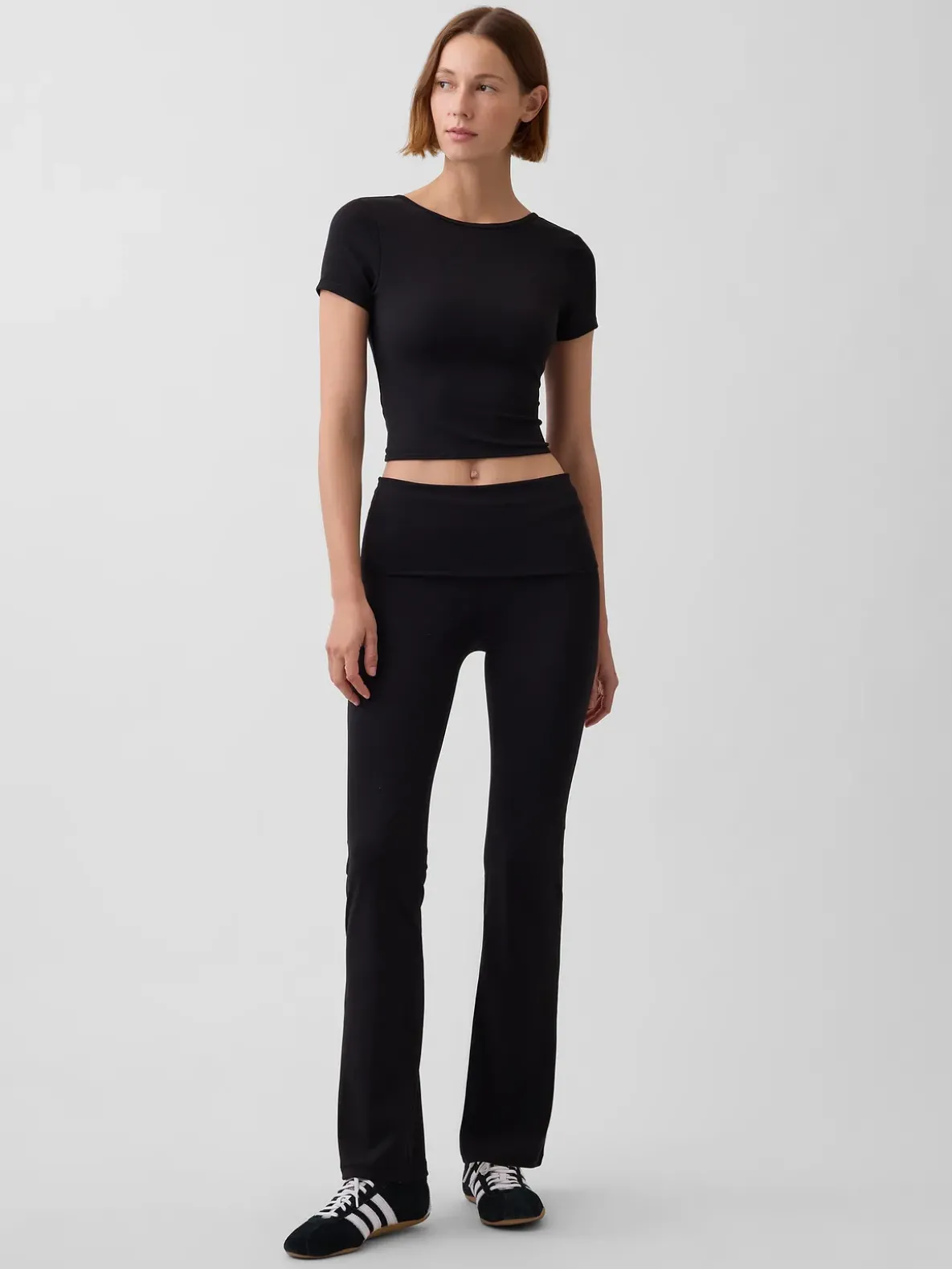 GapFit Smooth Reversible Wrap Crop Top
