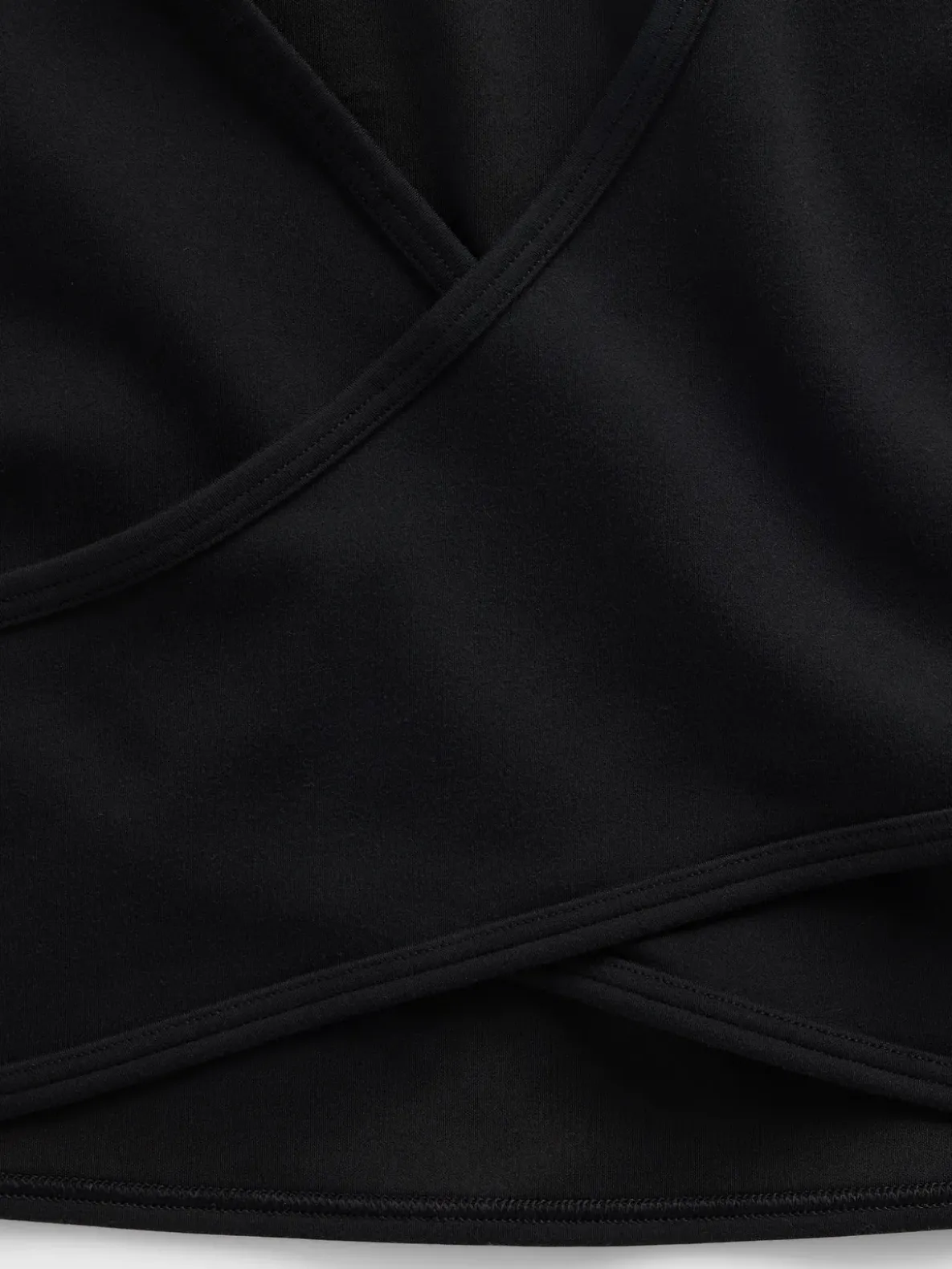 GapFit Smooth Reversible Wrap Crop Top