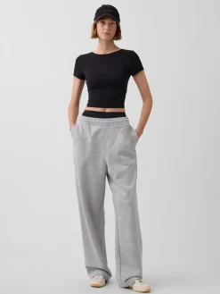 GapFit Smooth Reversible Wrap Crop Top