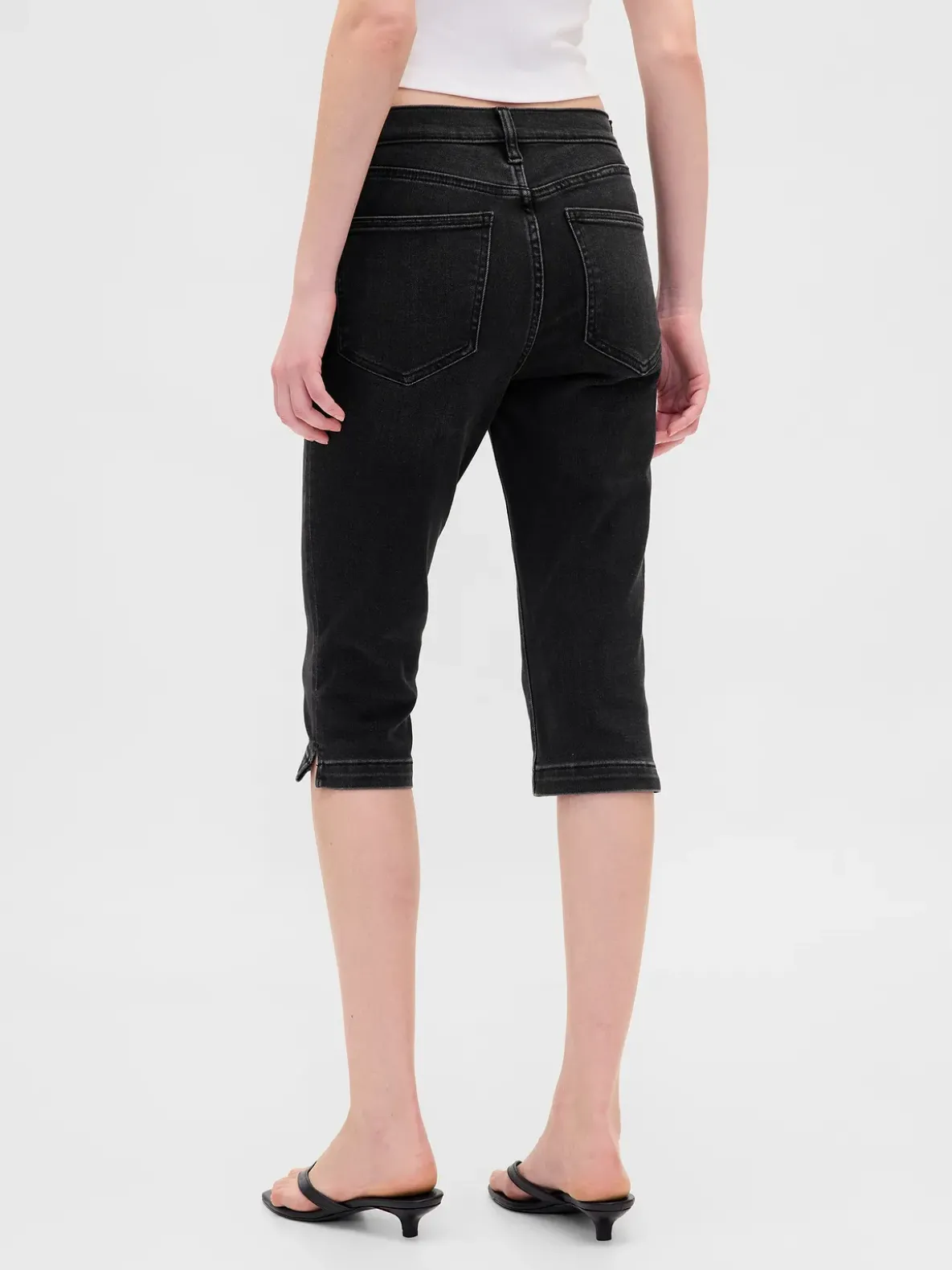 High Rise Cropped Capri Jeans
