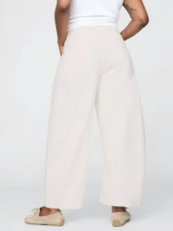 High Rise UltraSoft Horseshoe Jeans