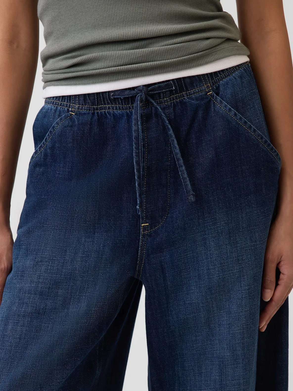 Mid Rise Easy Horseshoe Jeans