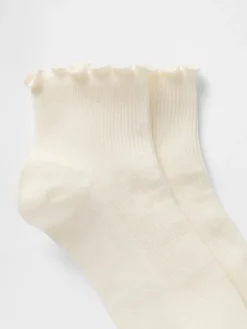 Ribbed Ruffle Socks